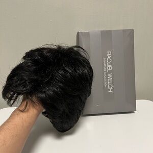 Raquel Welch HAIRUWEAR Winner Wig (R2-Ebony)